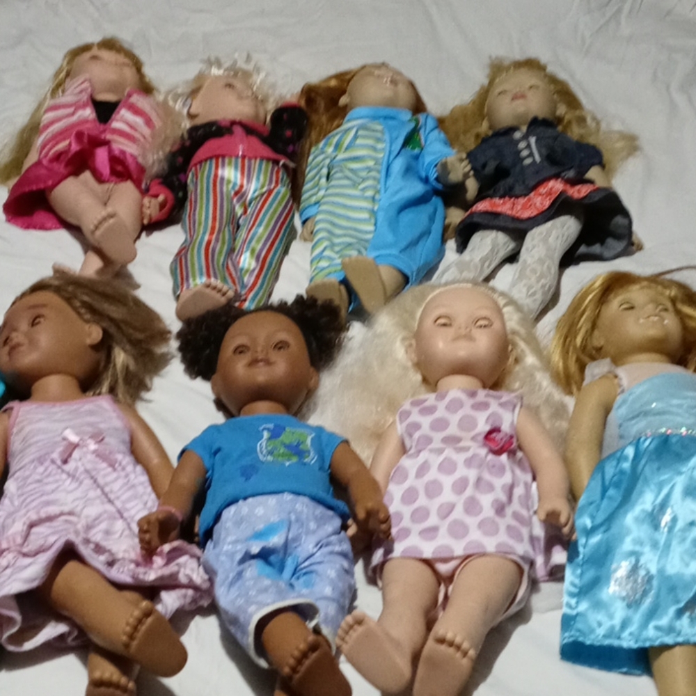 Lot of dolls.